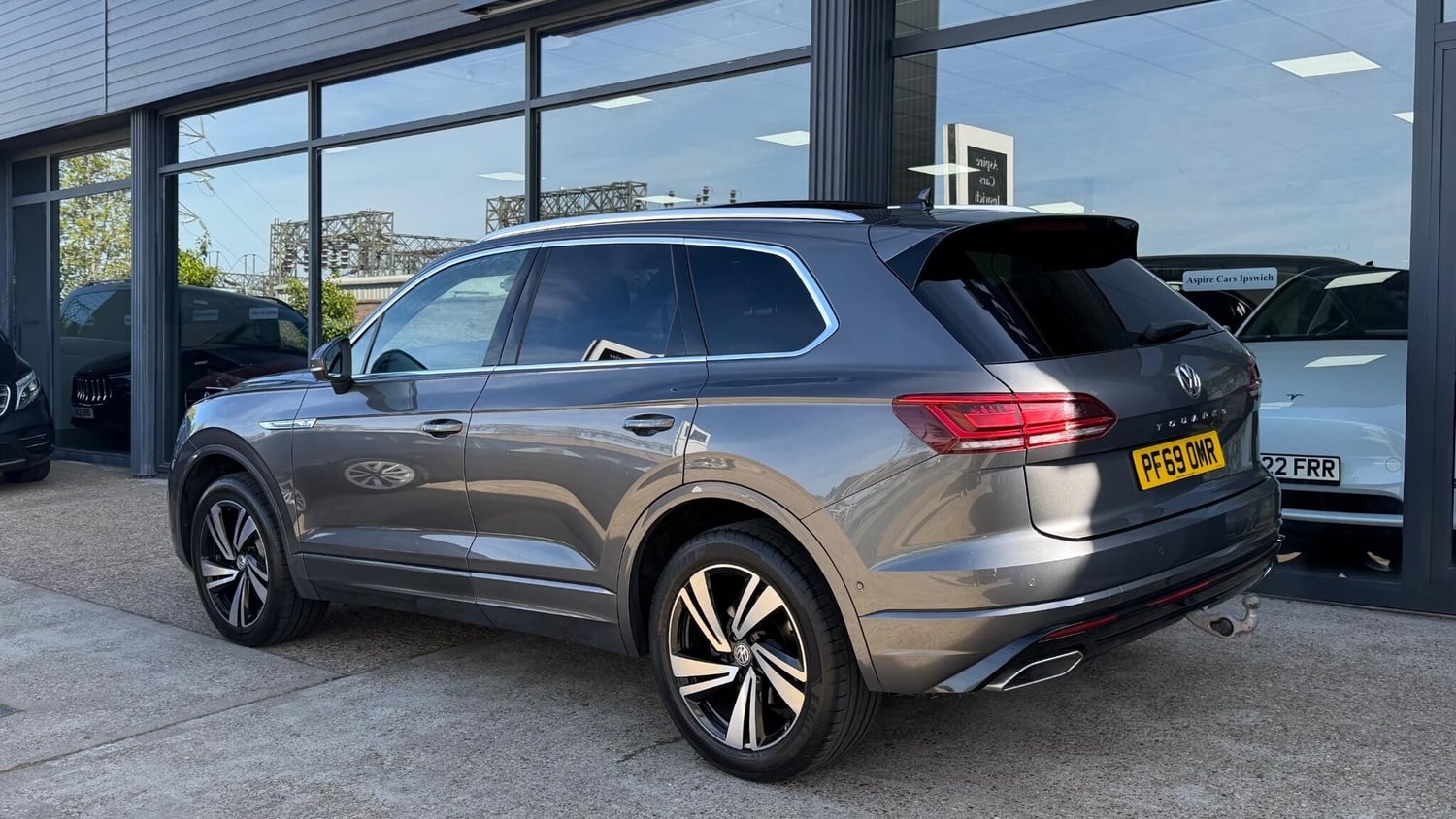 Volkswagen Touareg 2019 - Cars