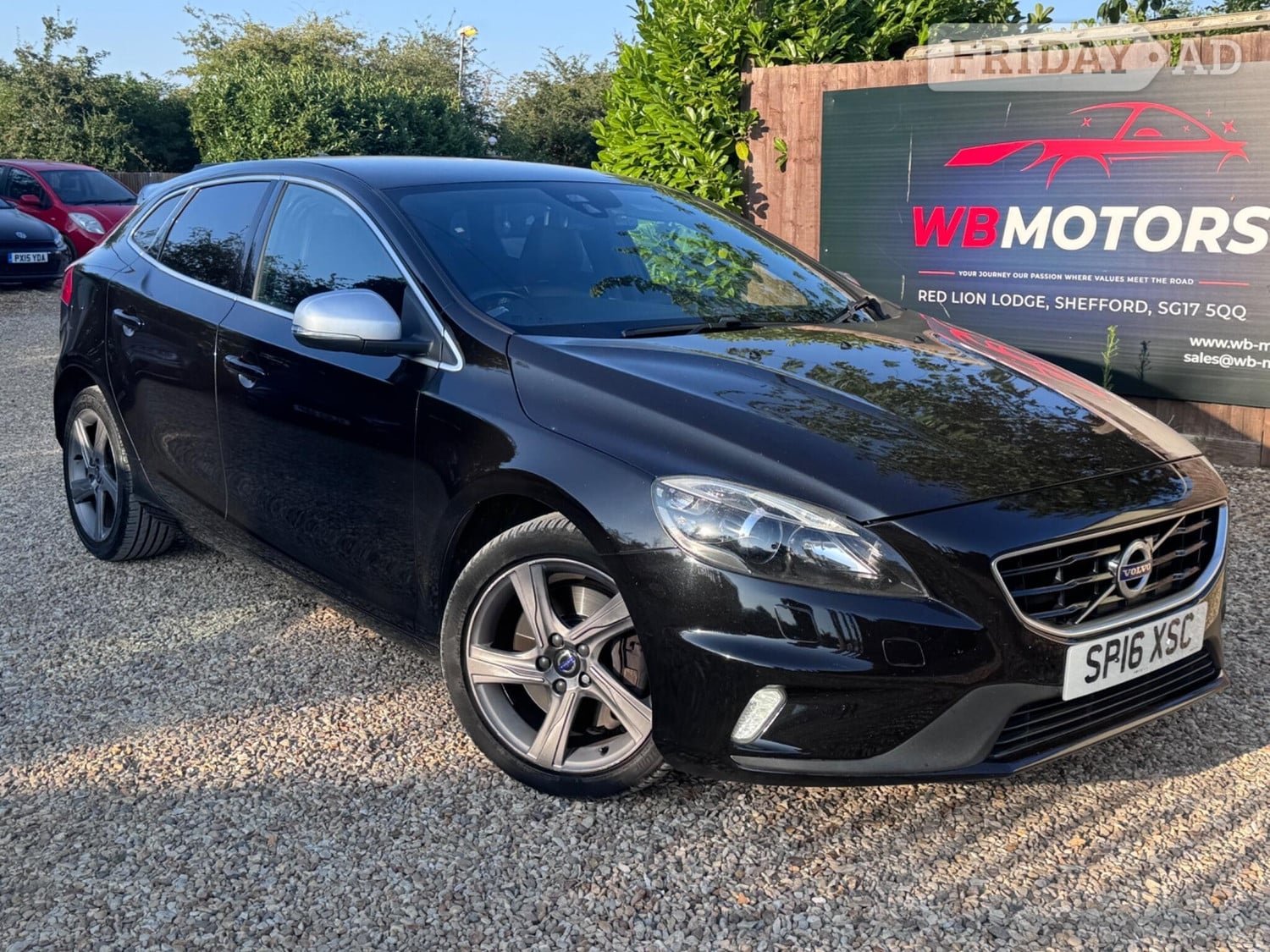Volvo V40 2016 in Shefford