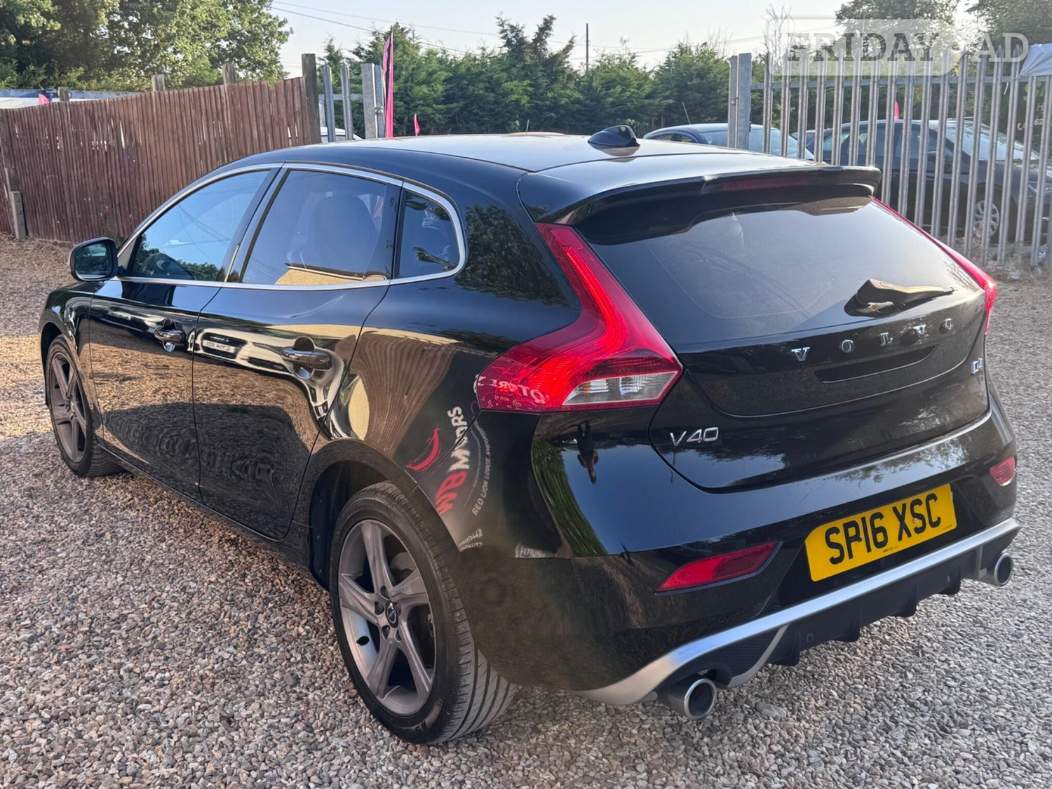 Volvo V40 2016 - Cars in Shefford