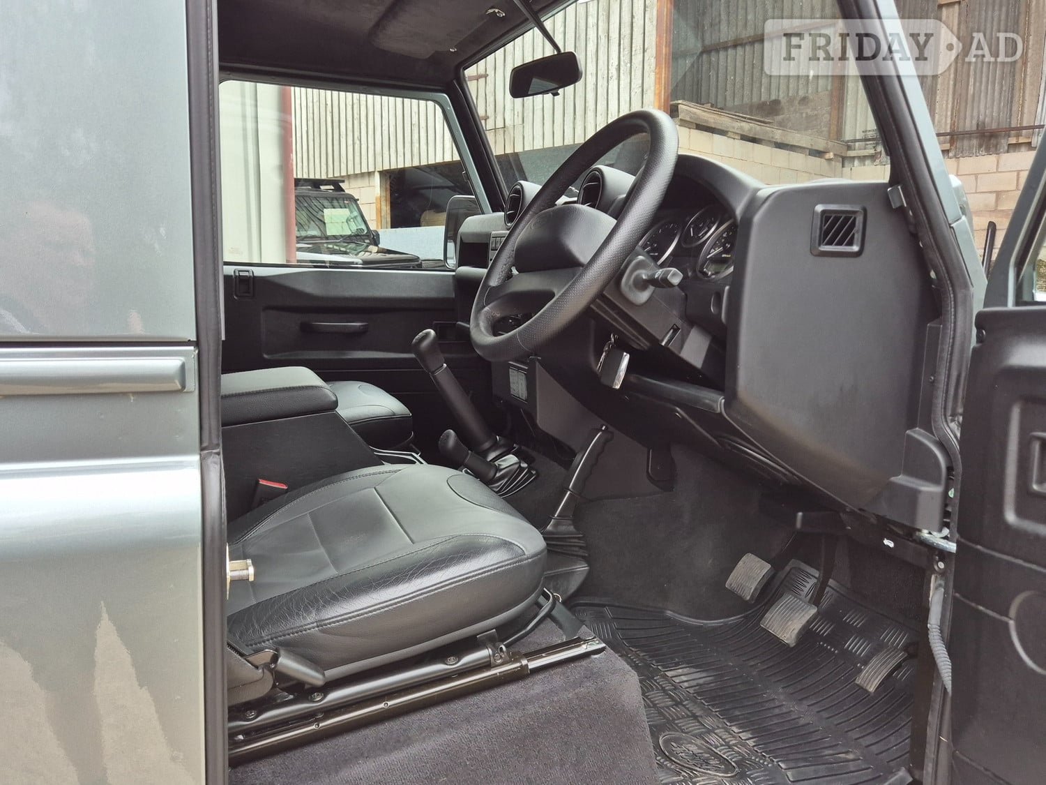 Land Rover Defender 90 2015 - Cars in Congleton