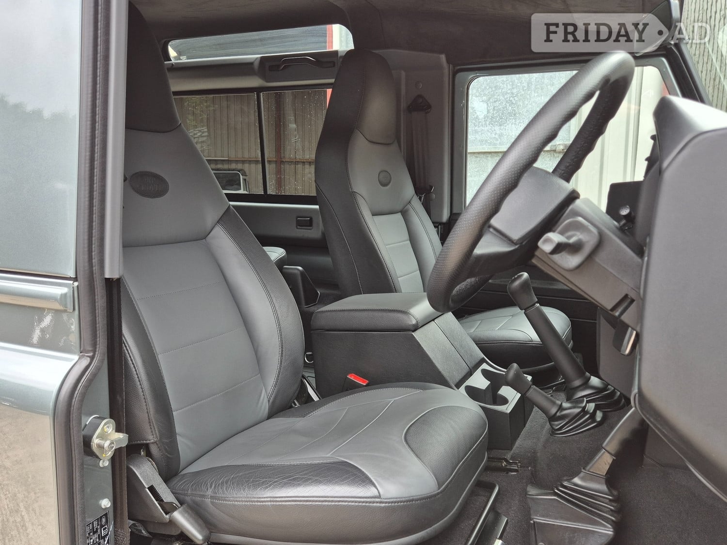 Land Rover Defender 90 2015 - Cars