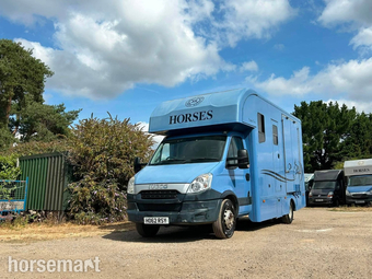 Peper Harow Trophy Twin LWB Iveco Horsebox