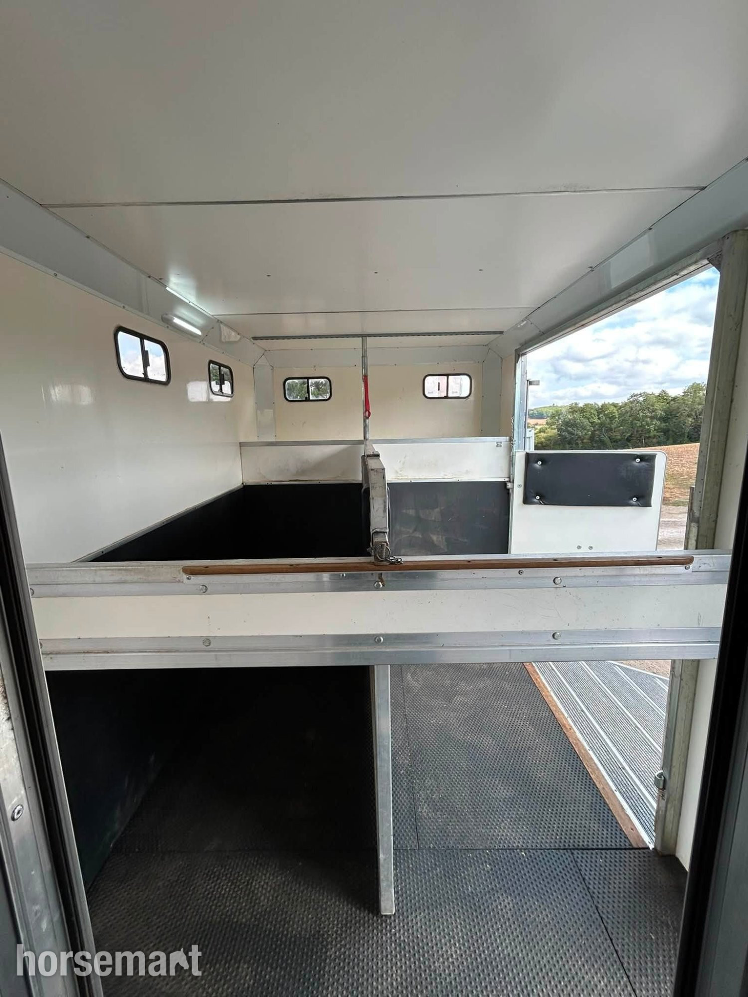 [ berth ]Peper Harow Trophy Twin LWB