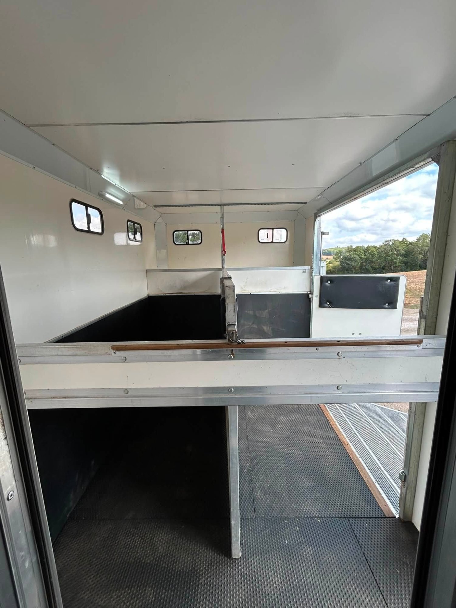 [ berth ]Peper Harow Trophy Twin LWB