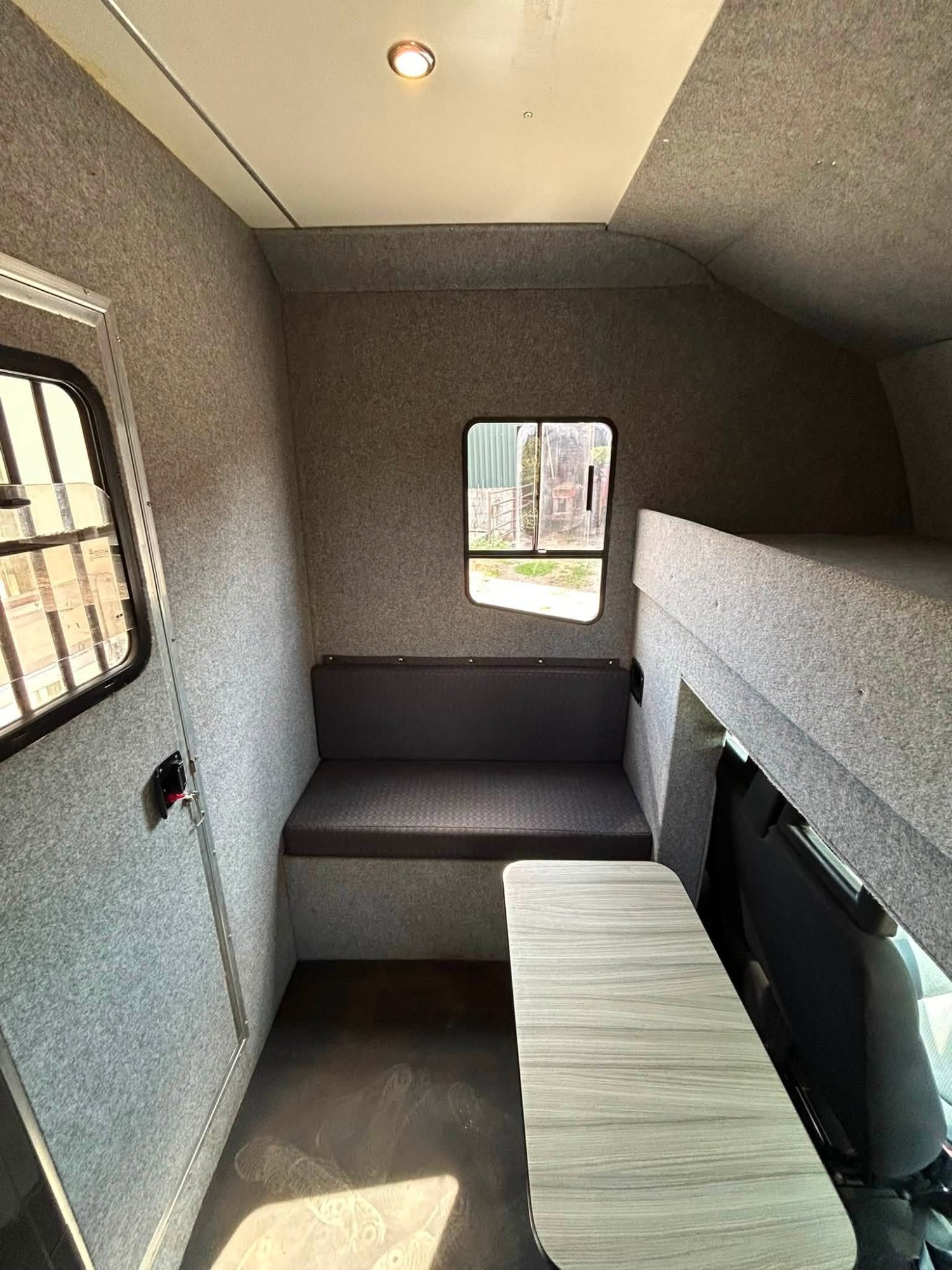 Peper Harow Trophy Twin LWB Iveco Horsebox - Trailers & Horseboxes