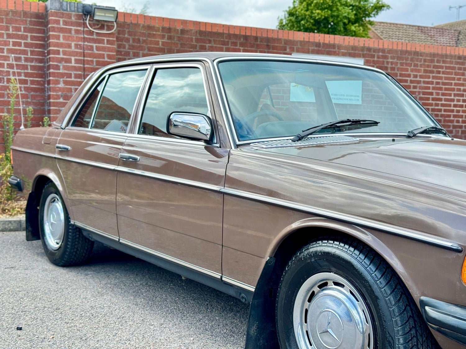 Mercedes-Benz 230 1978 - Cars in Ashford