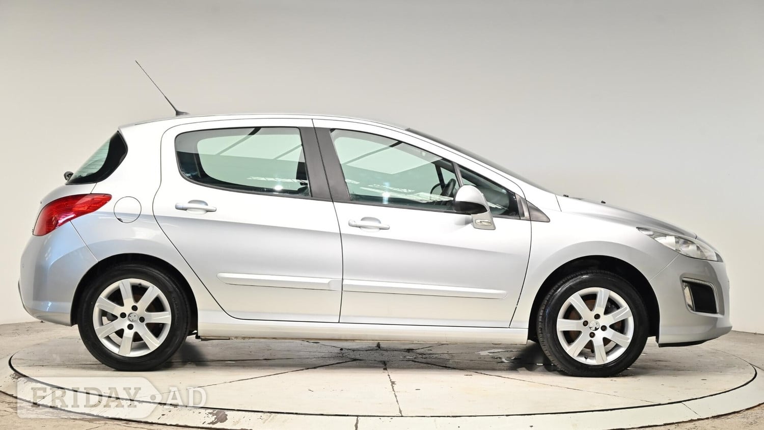 Peugeot 308 2013 - Cars in Cullompton