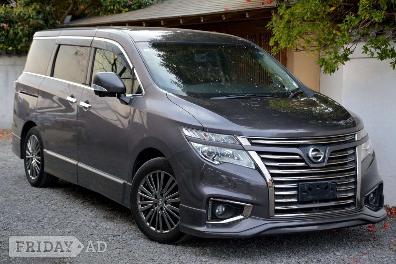 Nissan Elgrand 2015 in Chingford
