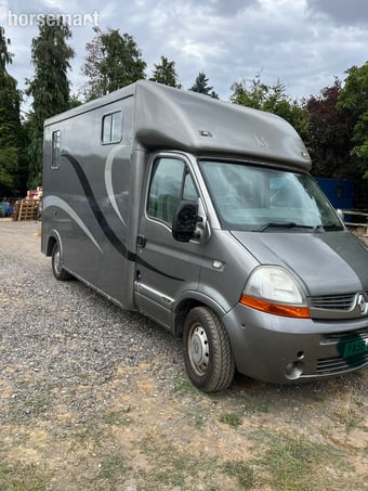 Marlborough Hunter Renault Horsebox
