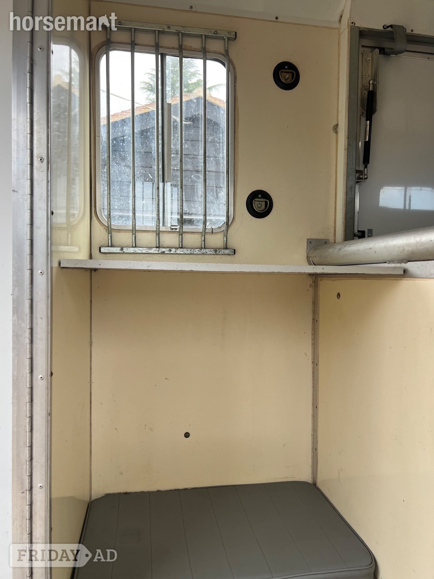 Marlborough Hunter Renault Horsebox - Trailers & Horseboxes