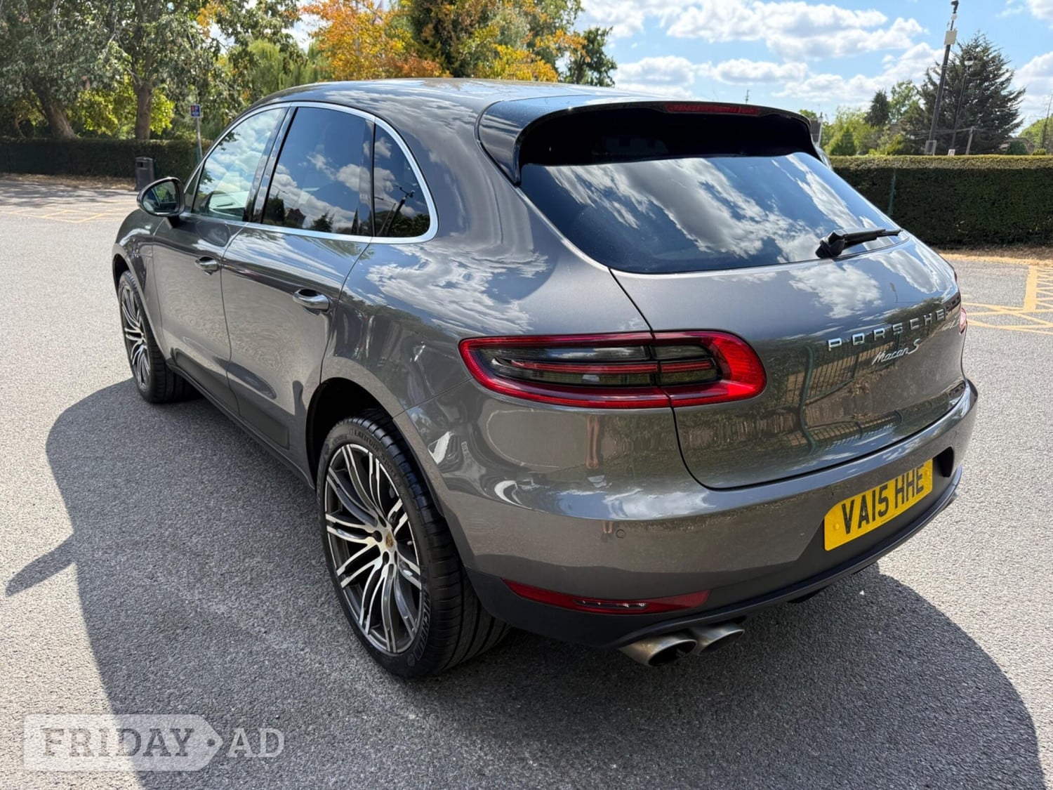 [ berth ]Porsche Macan