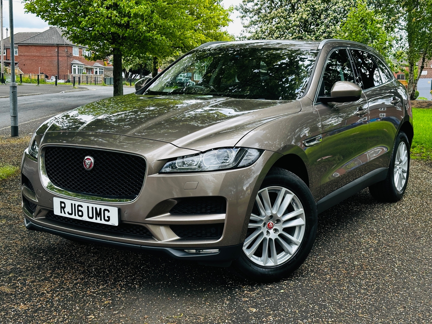 [ berth ]Jaguar F-Pace