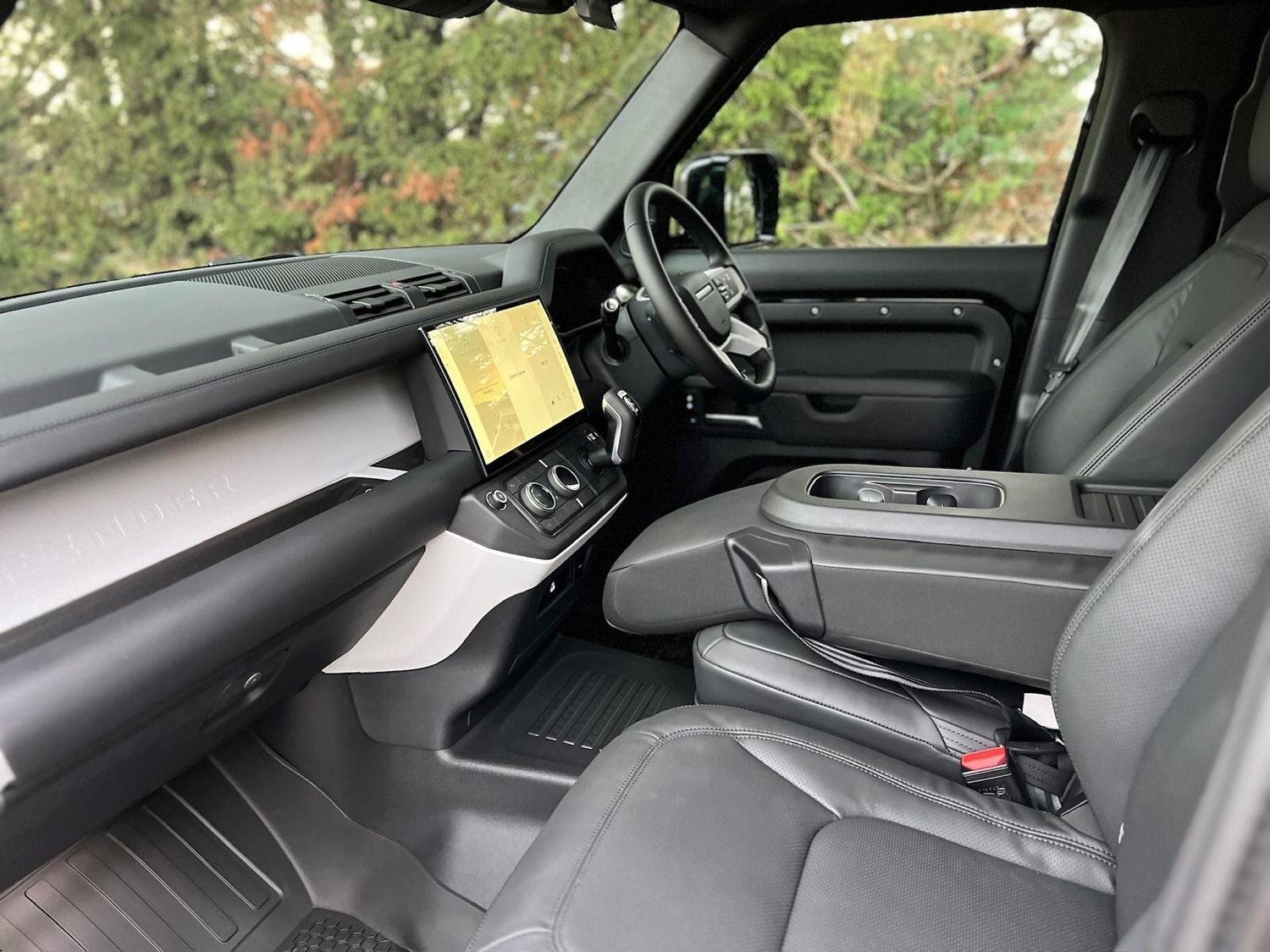 [ berth ]Land Rover Defender 110