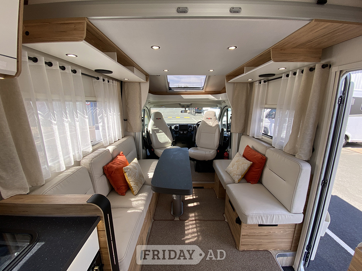 [4 berth ]Pilote Pacific P696D Evidence