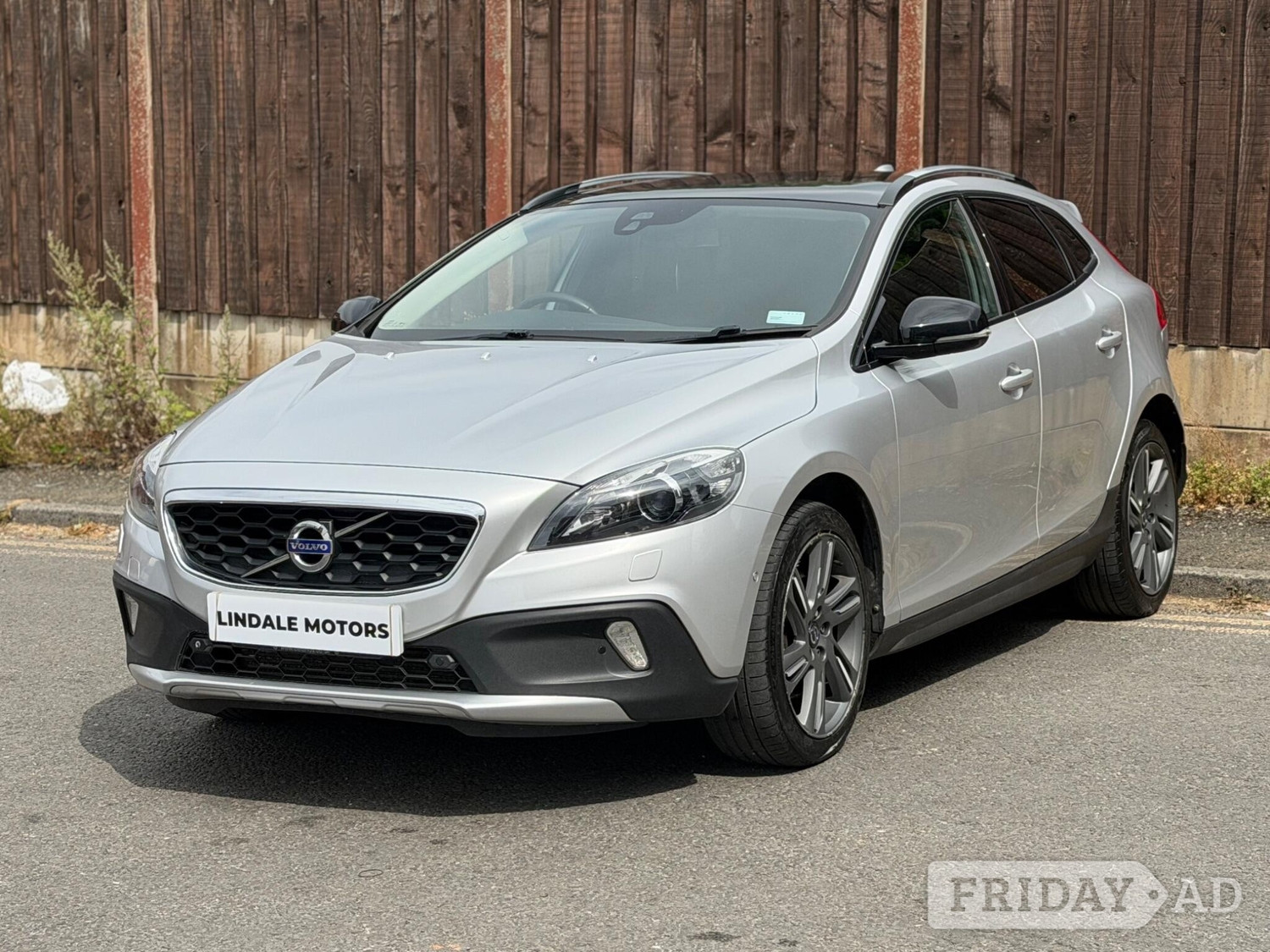 Volvo V40 Cross Country 2015 - Cars