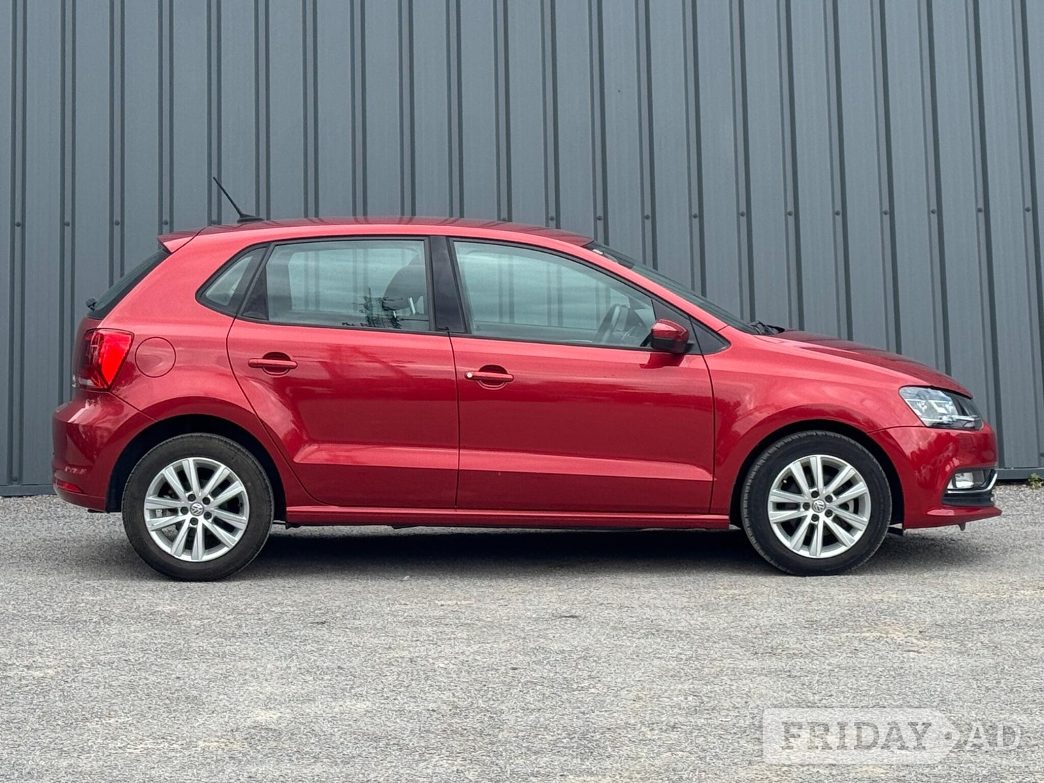 Volkswagen Polo 2017 - Cars in Farnham