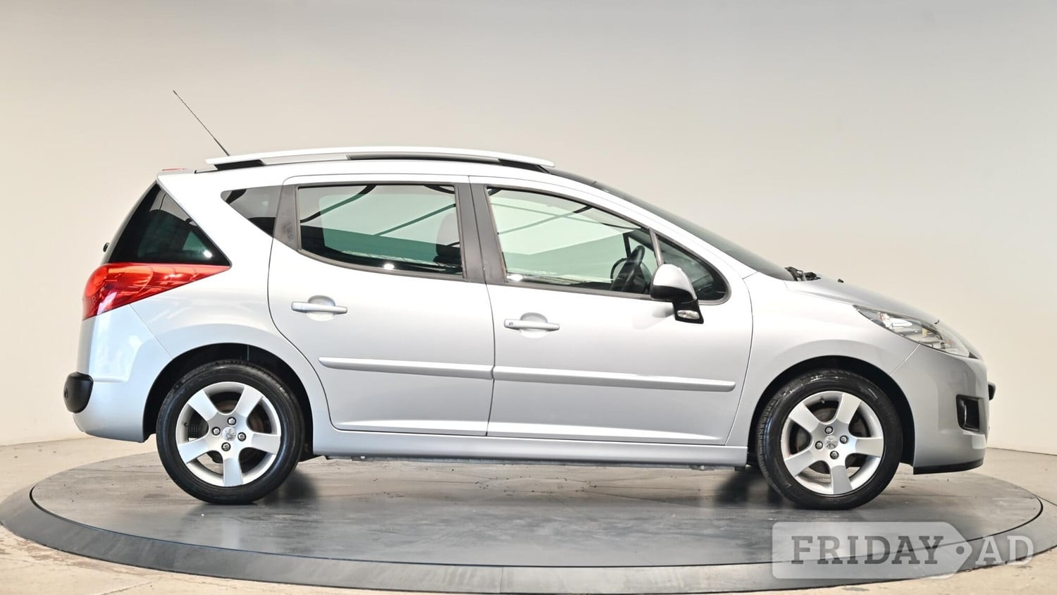 Peugeot 207 SW 2013 - Cars in Cullompton
