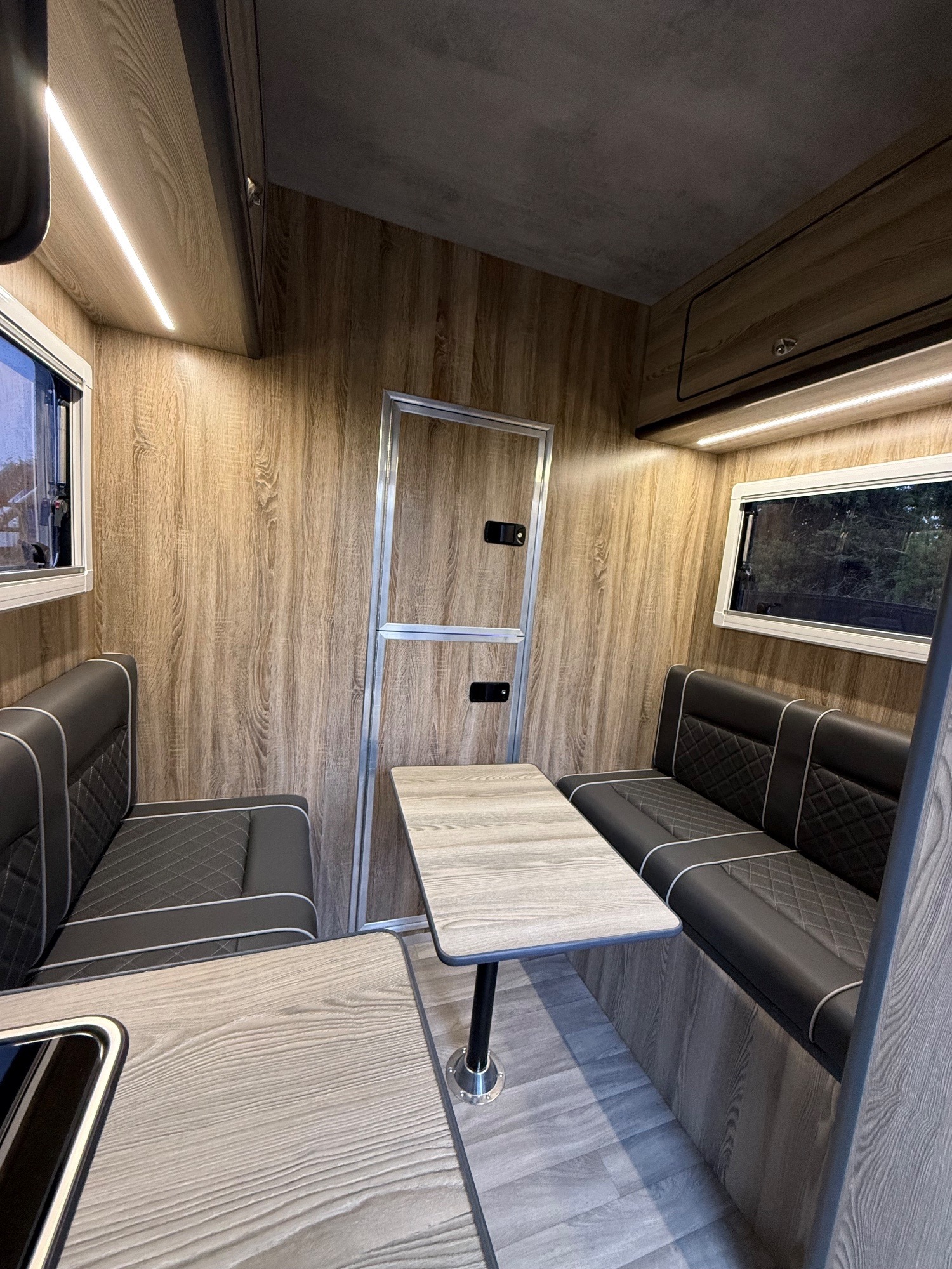 I.C.E Prestige  Peugeot Horsebox - Trailers & Horseboxes