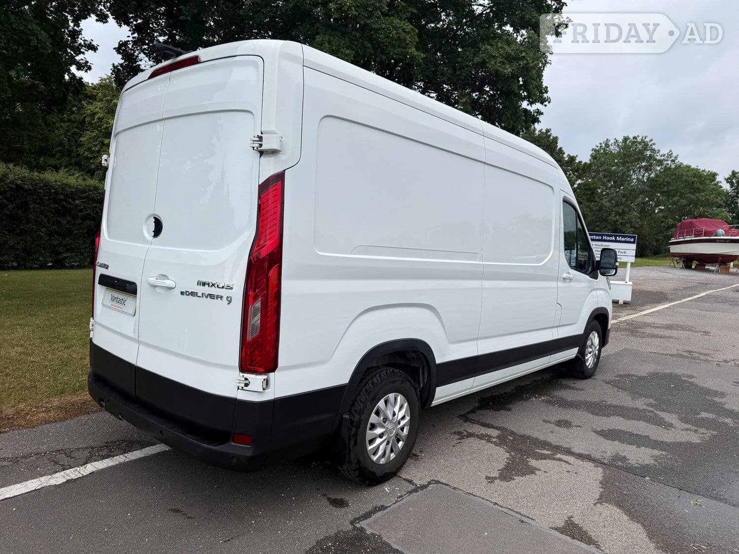 [ berth ]Maxus eDeliver 9