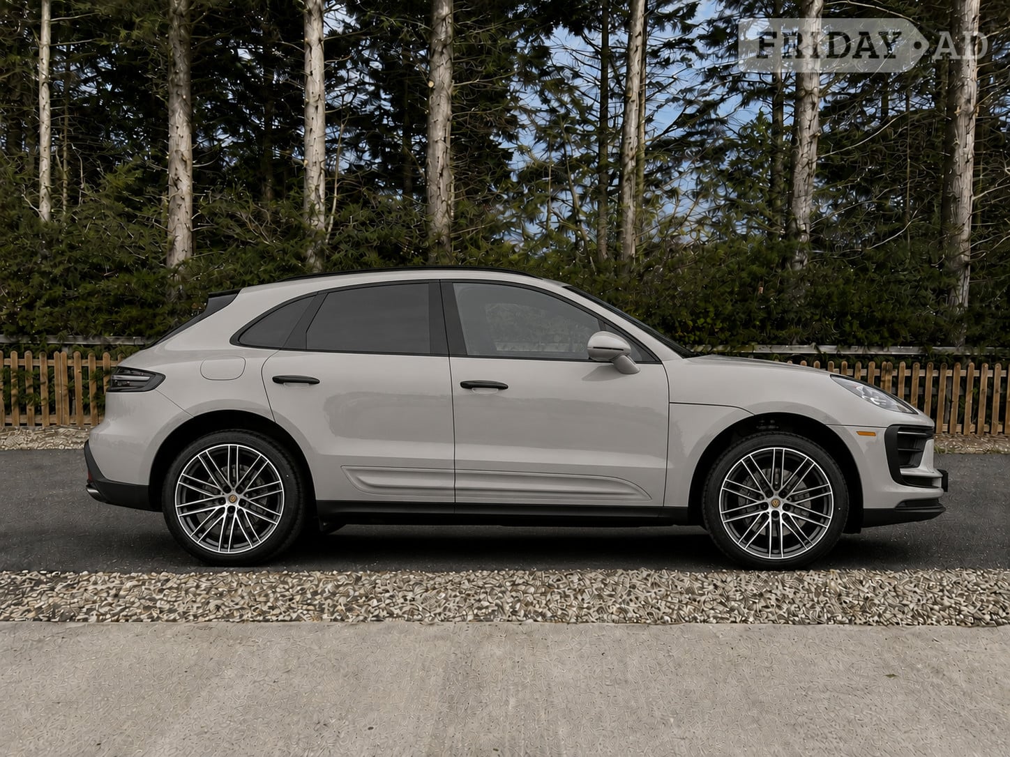 [ berth ]Porsche Macan