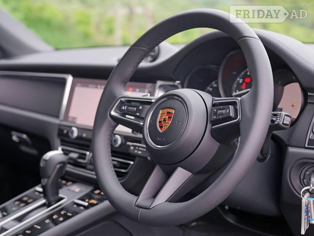 Porsche Macan 2026 - Cars in Newbury