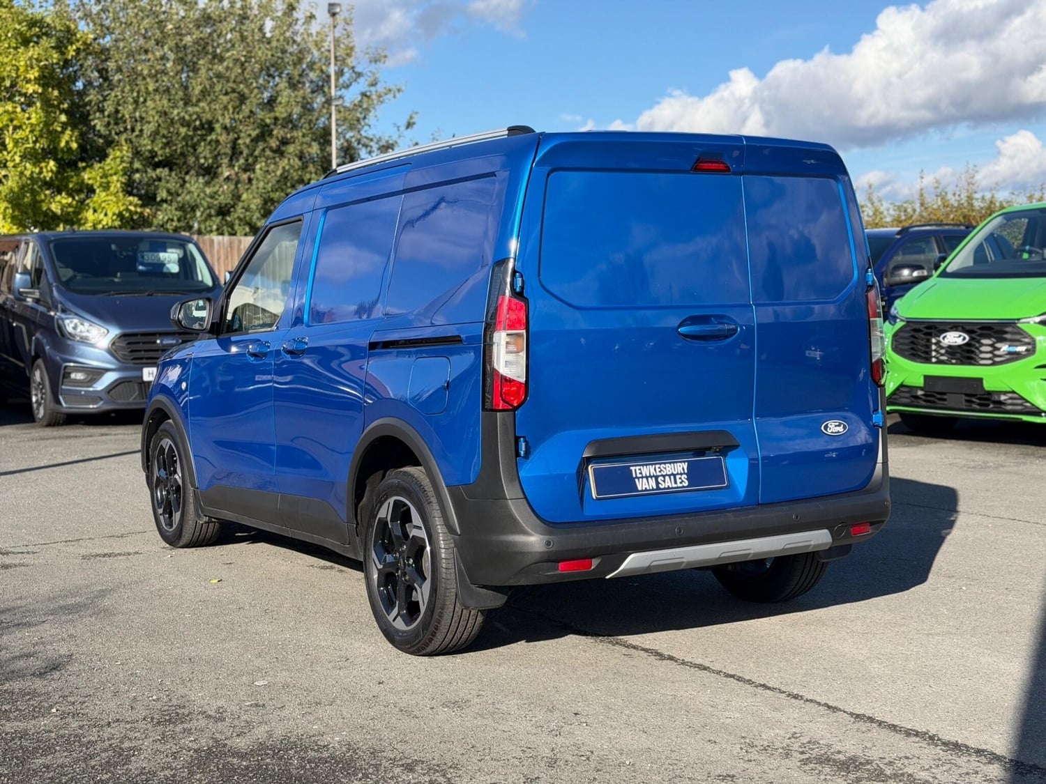 [ berth ]Ford Transit Courier