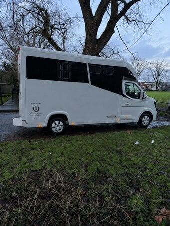 John Oates Transporter Renault Horsebox