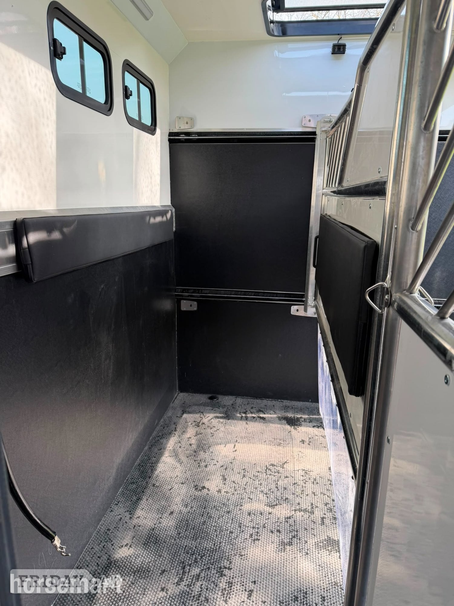 [ berth ]John Oates Transporter