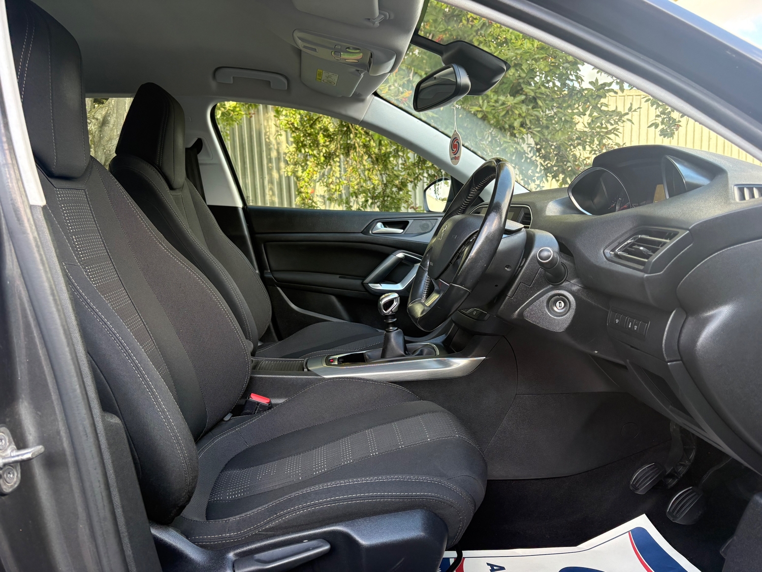 Peugeot 308 2016 - Cars in Airdrie