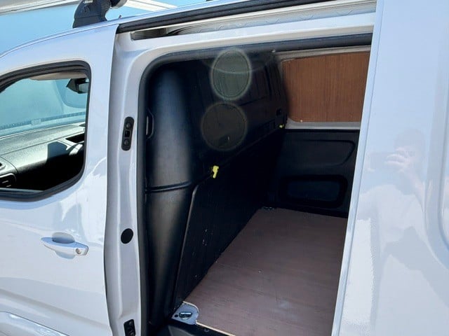 Peugeot e-Partner 2023 - Vans & Commercial Vehicles