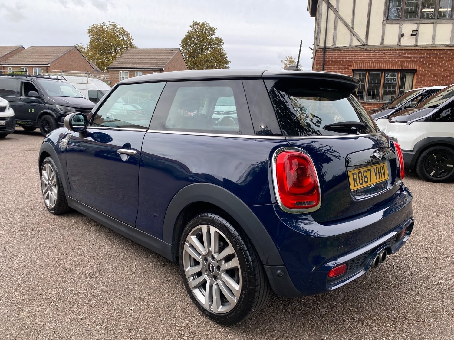 Mini Hatch 2017 - Cars