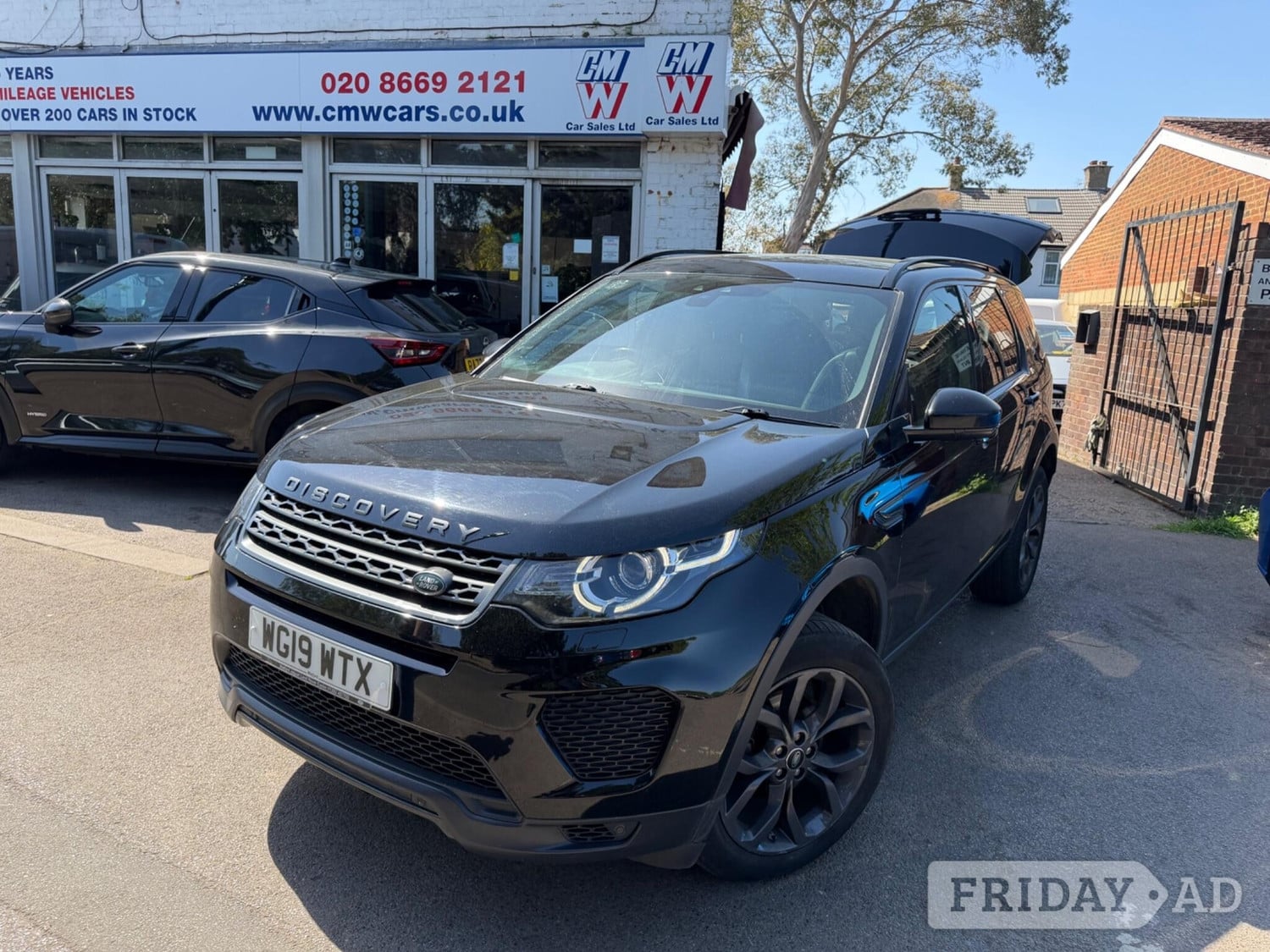 Land Rover Discovery Sport 2019 in Sutton