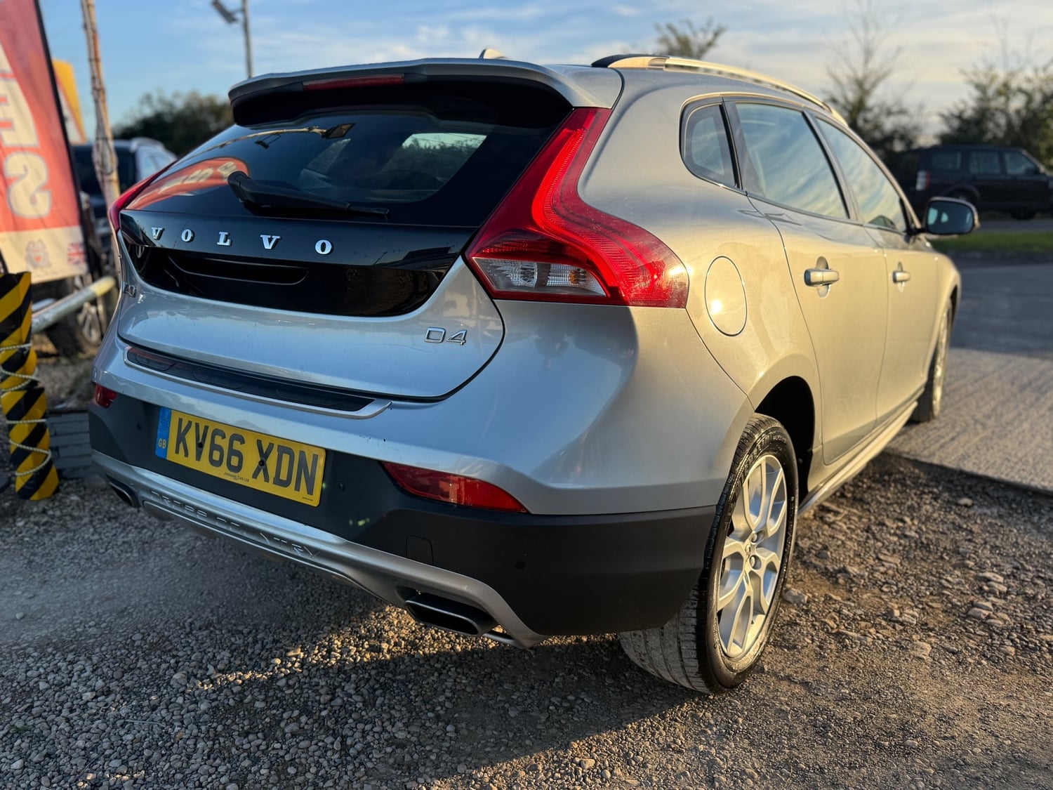 Volvo V40 Cross Country 2016 - Cars in Burford