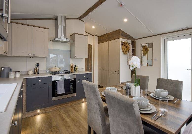 Luxury Lakeside Escapes Begin with the Malton Elite 2026 - Holiday Homes in Northampton