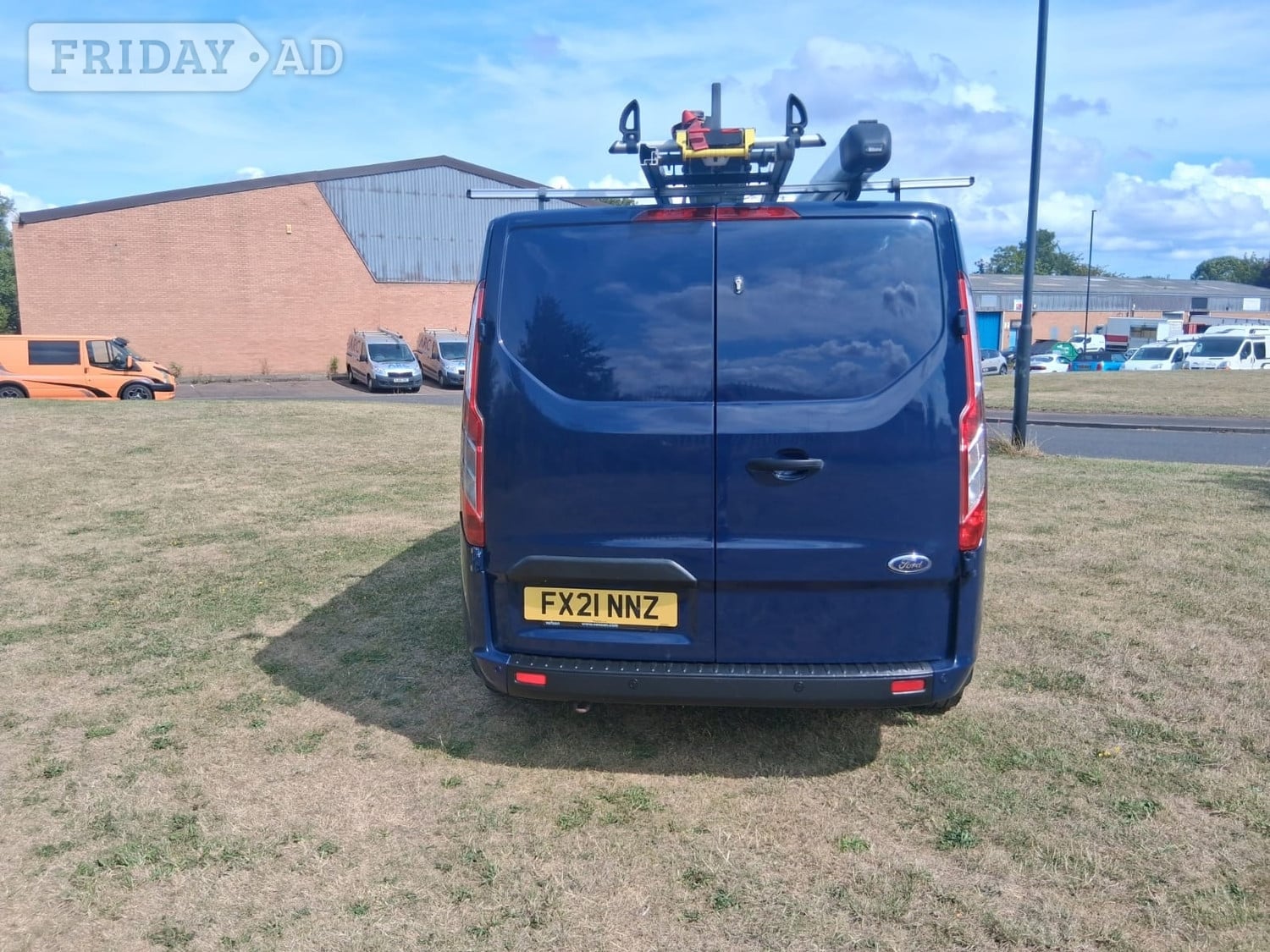 [ berth ]Ford Transit Custom