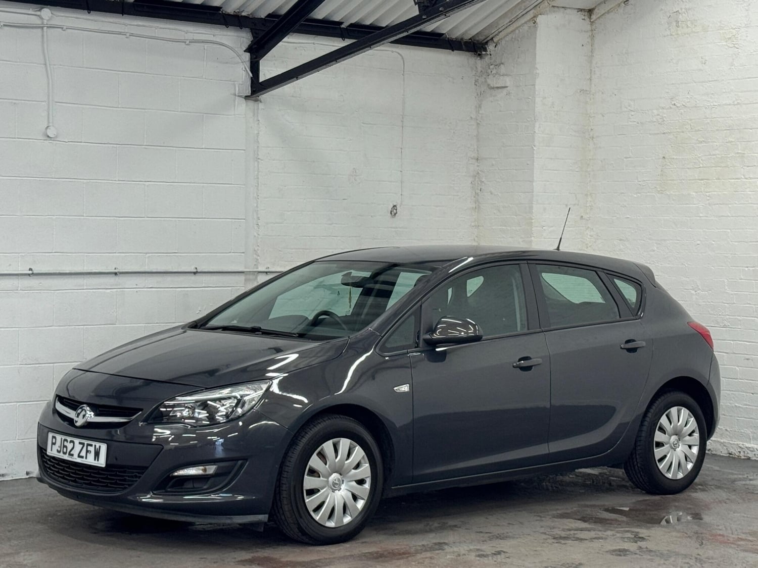 Vauxhall Astra 2013 - Cars
