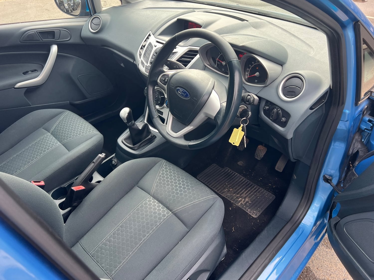 Ford Fiesta 2010 - Cars in Horley