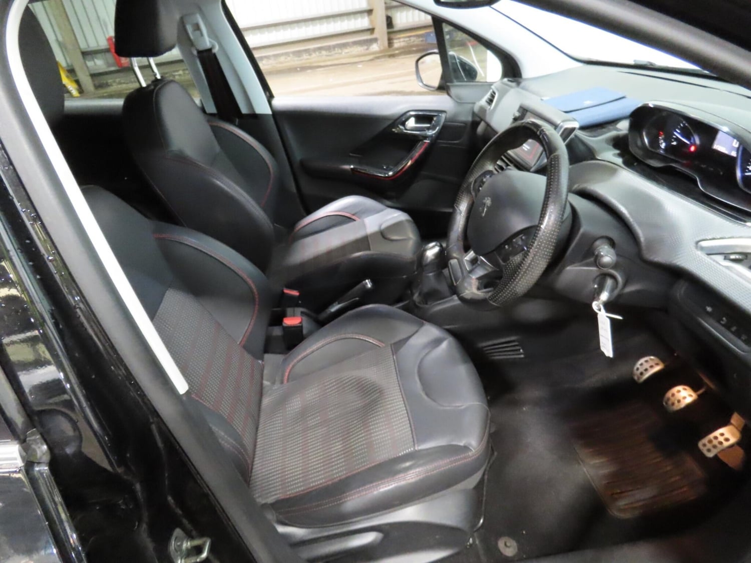 Peugeot 208 2015 - Cars