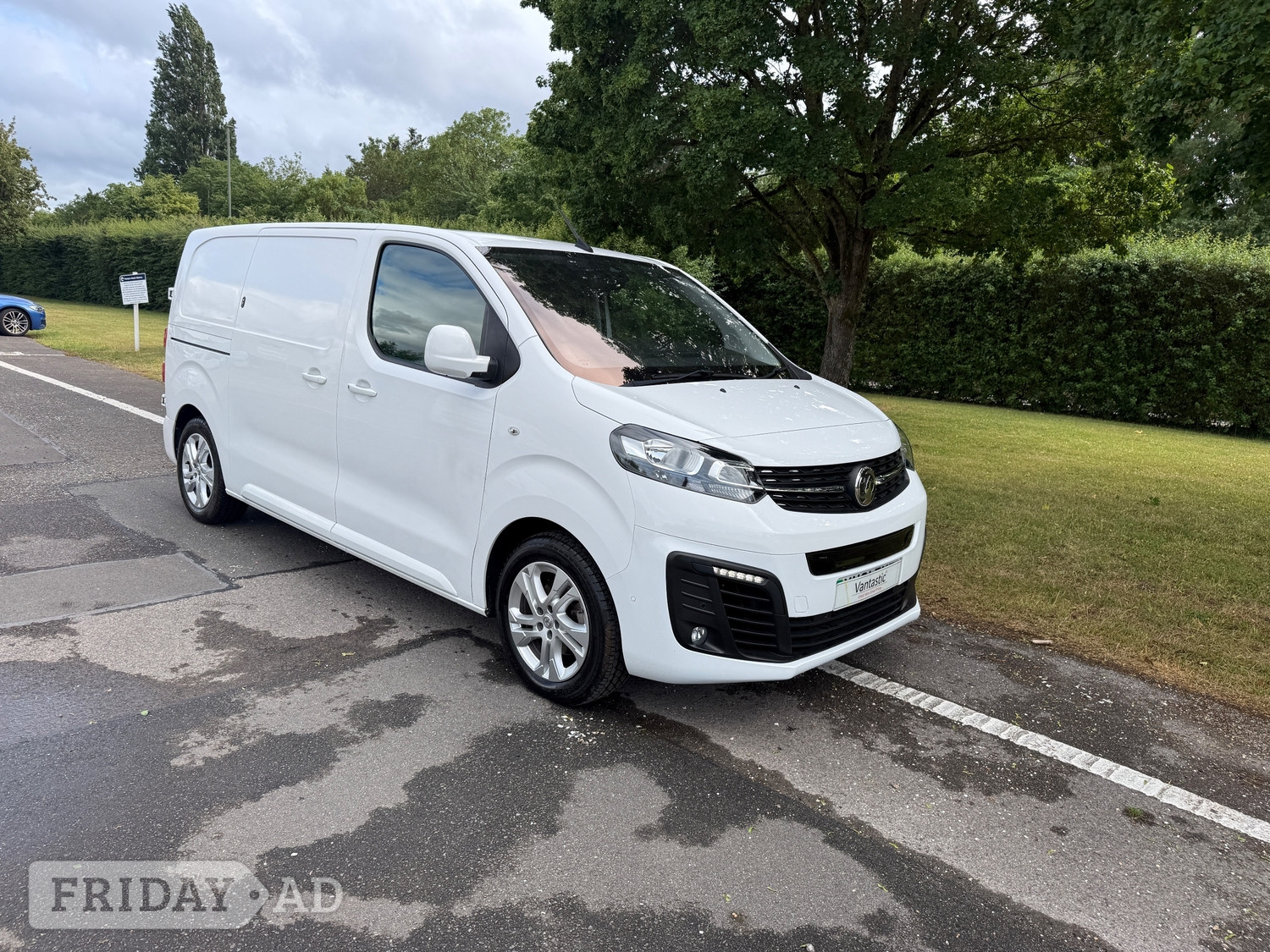 Vauxhall Vivaro 2021 in Chertsey