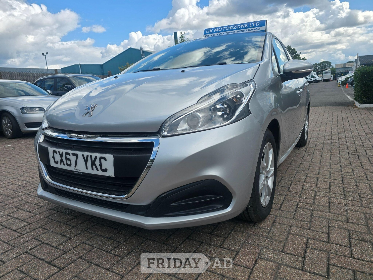 [ berth ]Peugeot 208