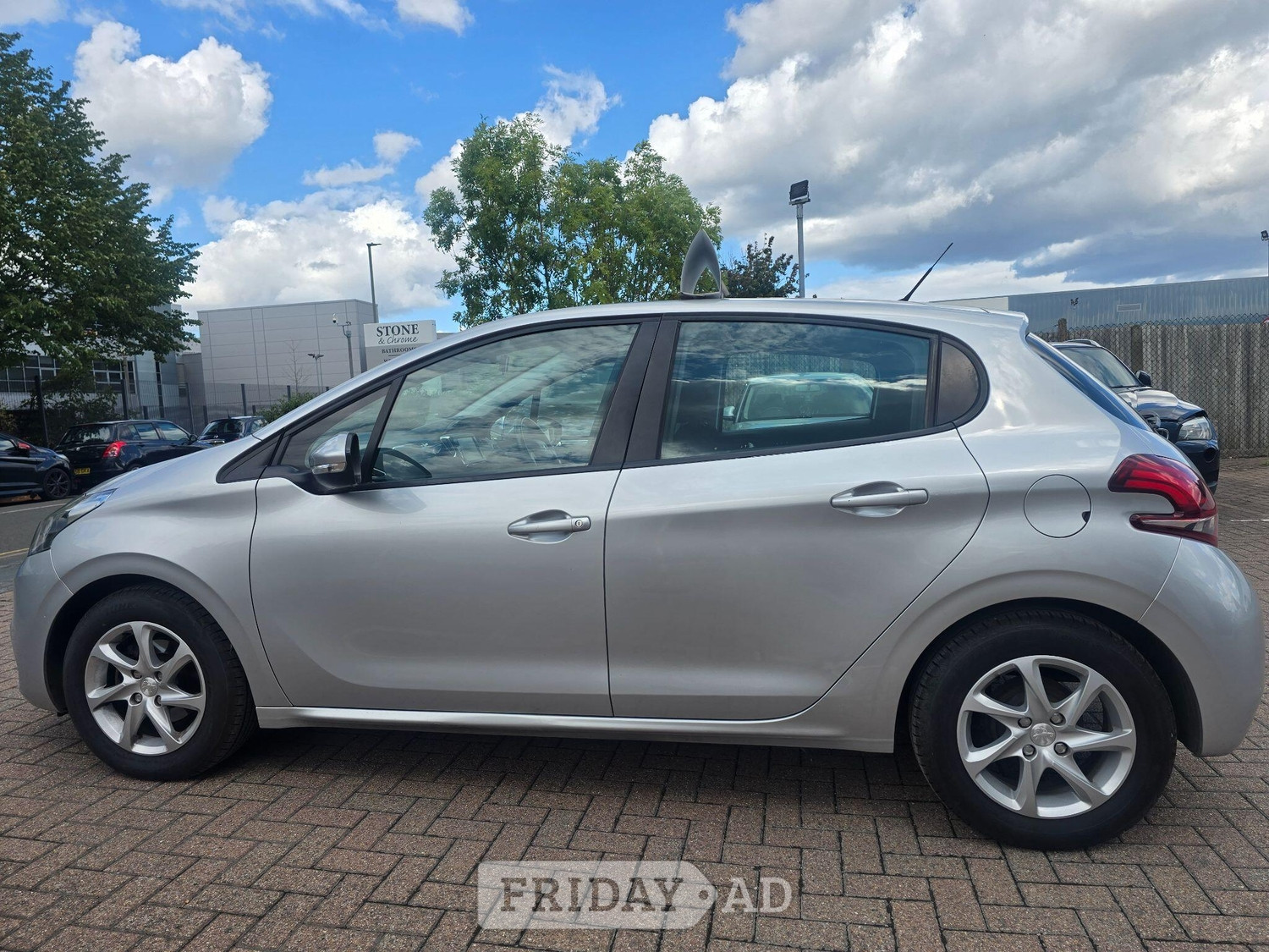 Peugeot 208 2017 - Cars in Camberley
