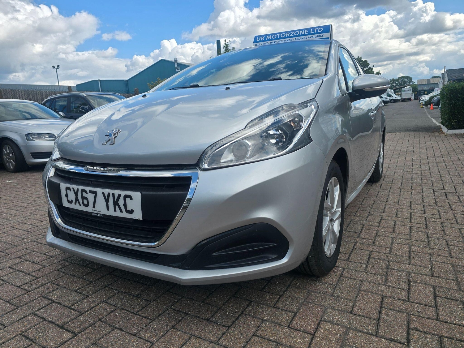 [ berth ]Peugeot 208