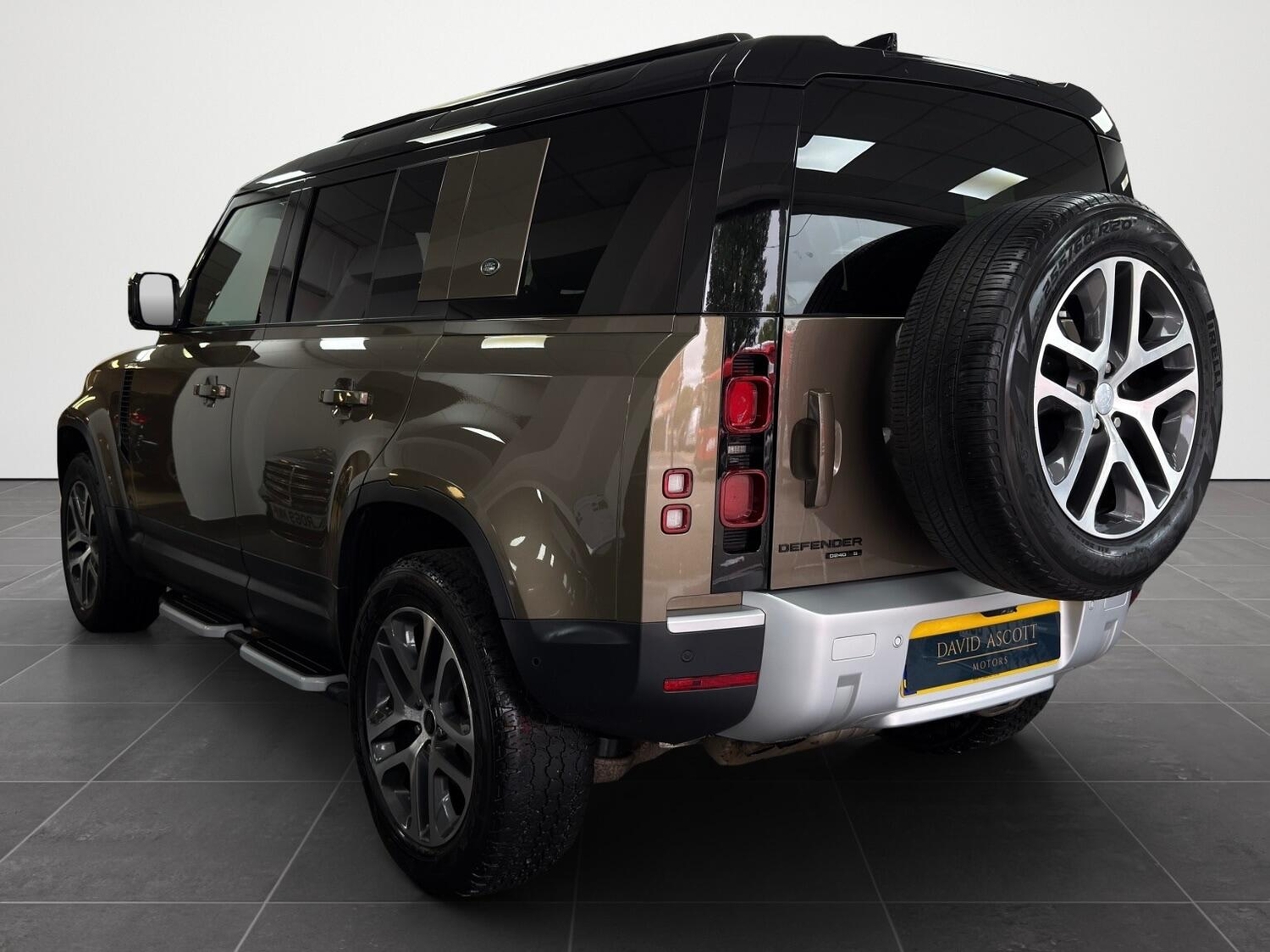 [ berth ]Land Rover Defender 110