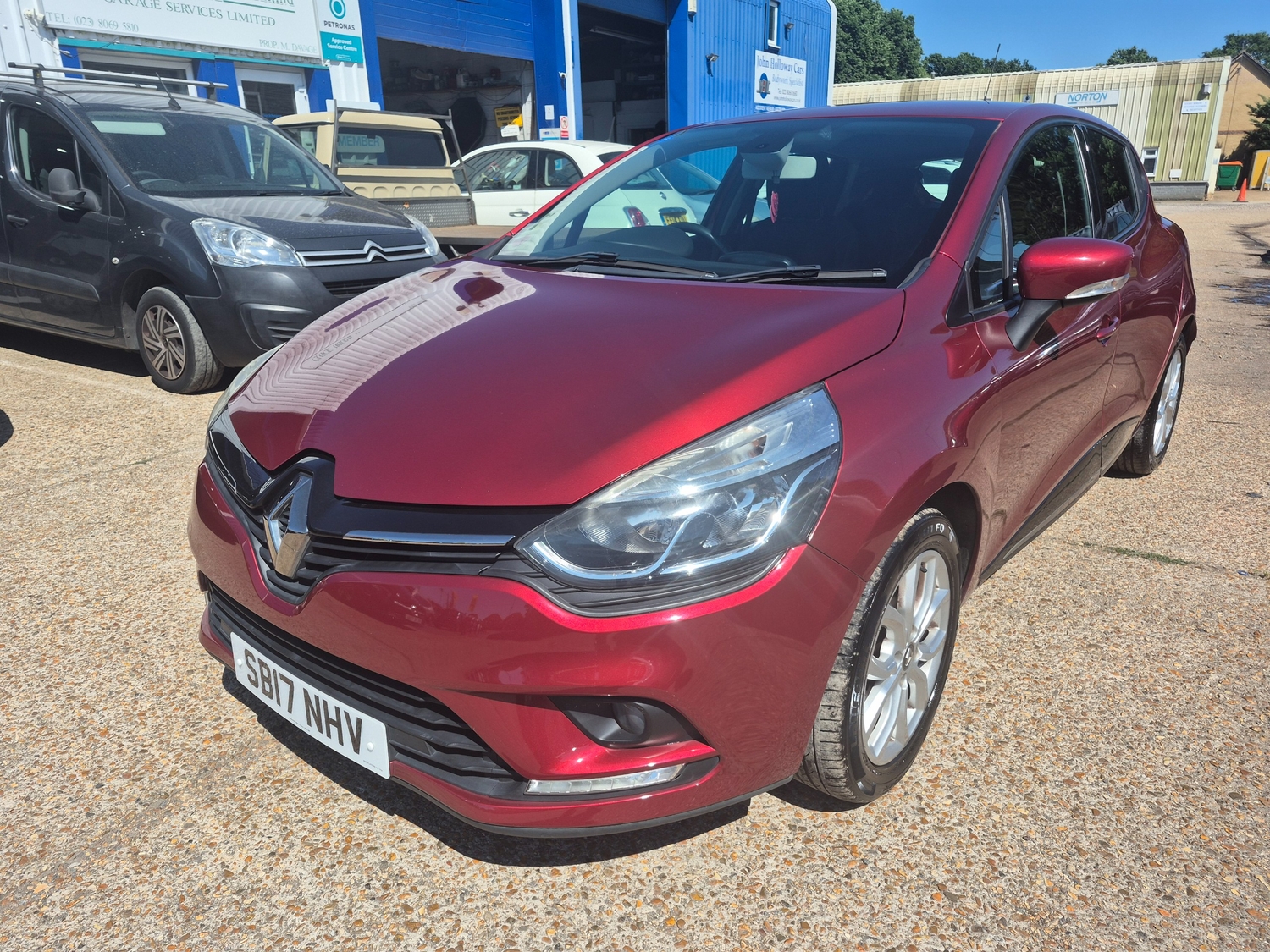 [ berth ]Renault Clio
