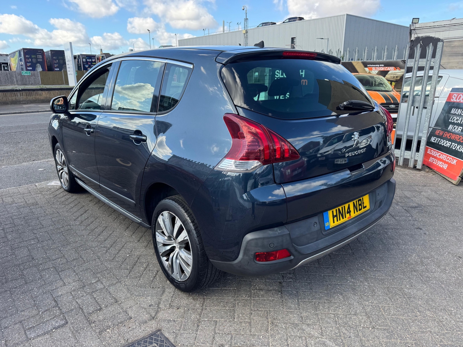 [ berth ]Peugeot 3008