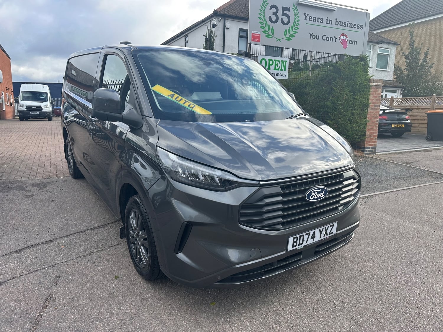 [ berth ]Ford Transit Custom