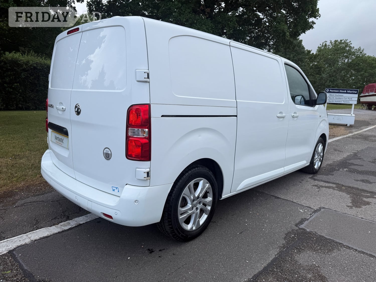[ berth ]Vauxhall Vivaro