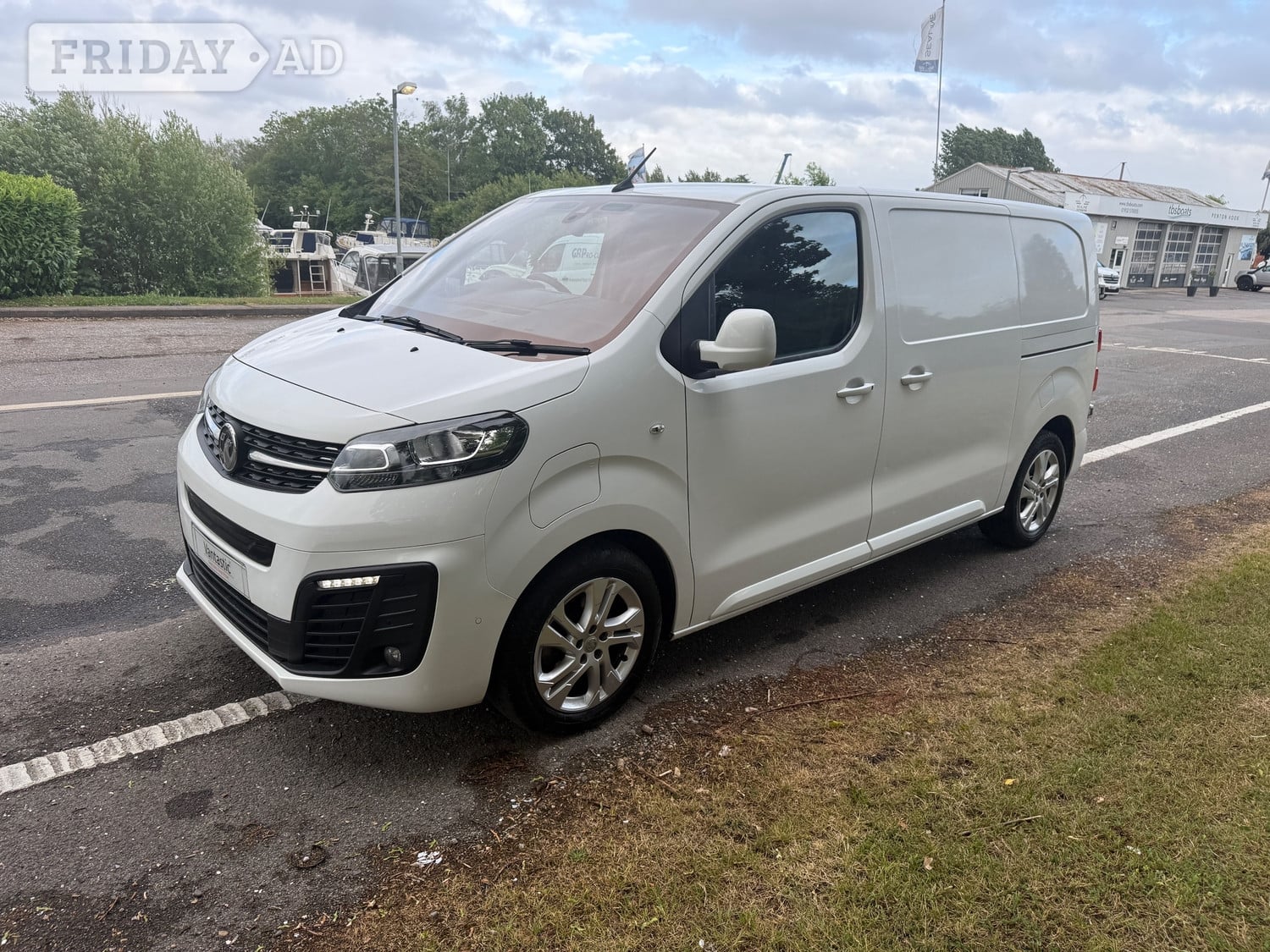 Vauxhall Vivaro 2021 in Chertsey