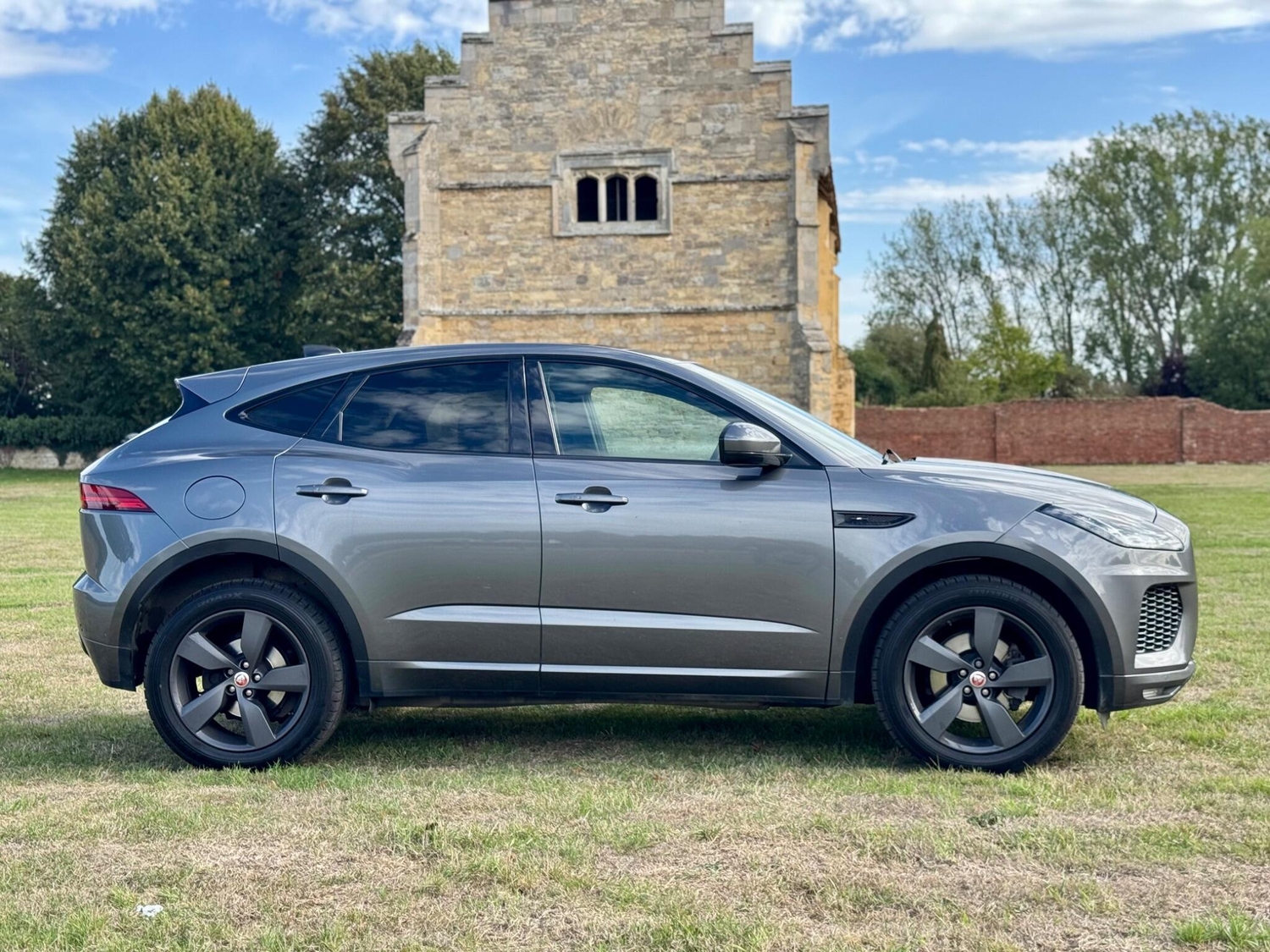 [ berth ]Jaguar E-Pace