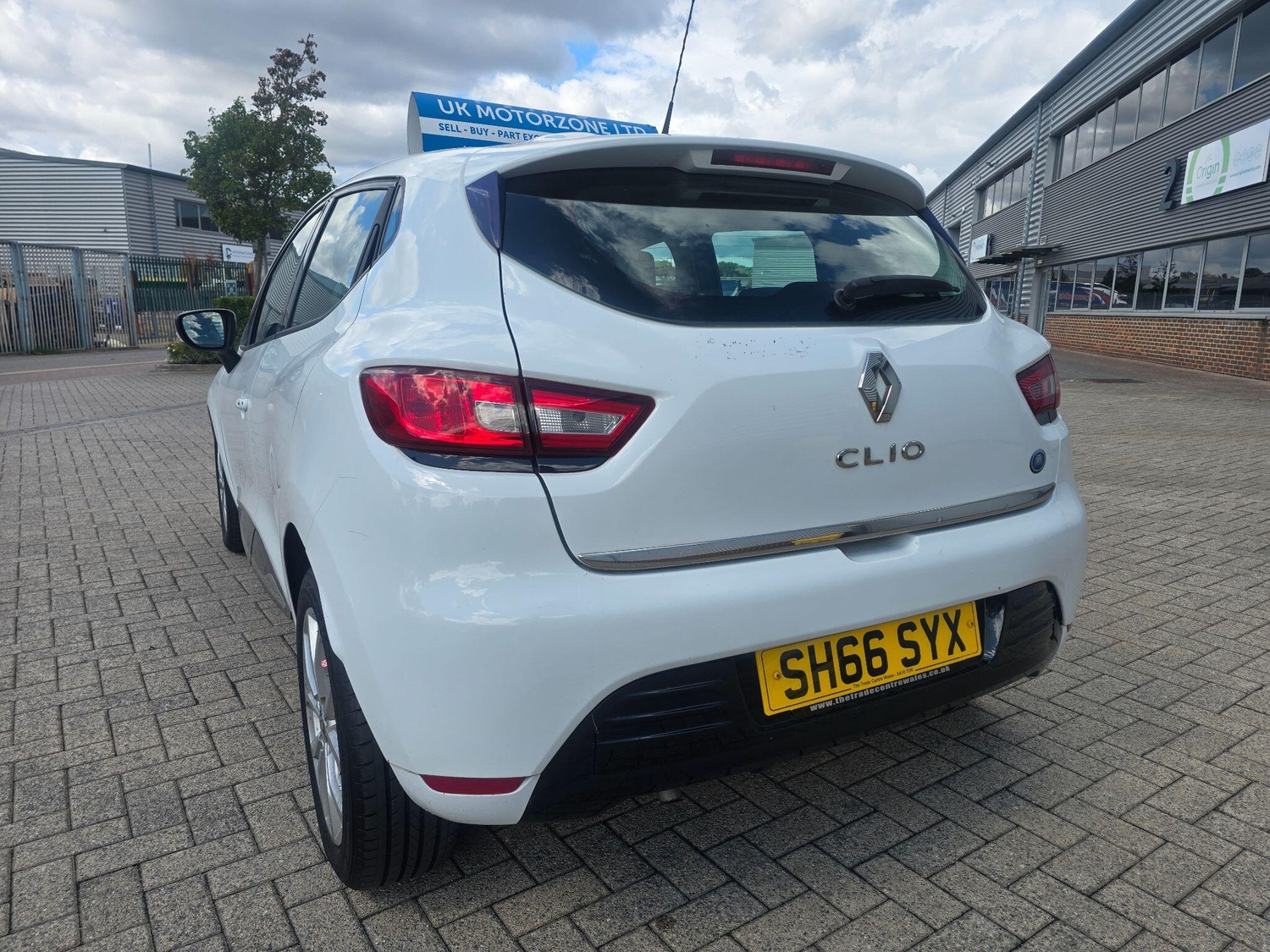 Renault Clio 2016 - Cars